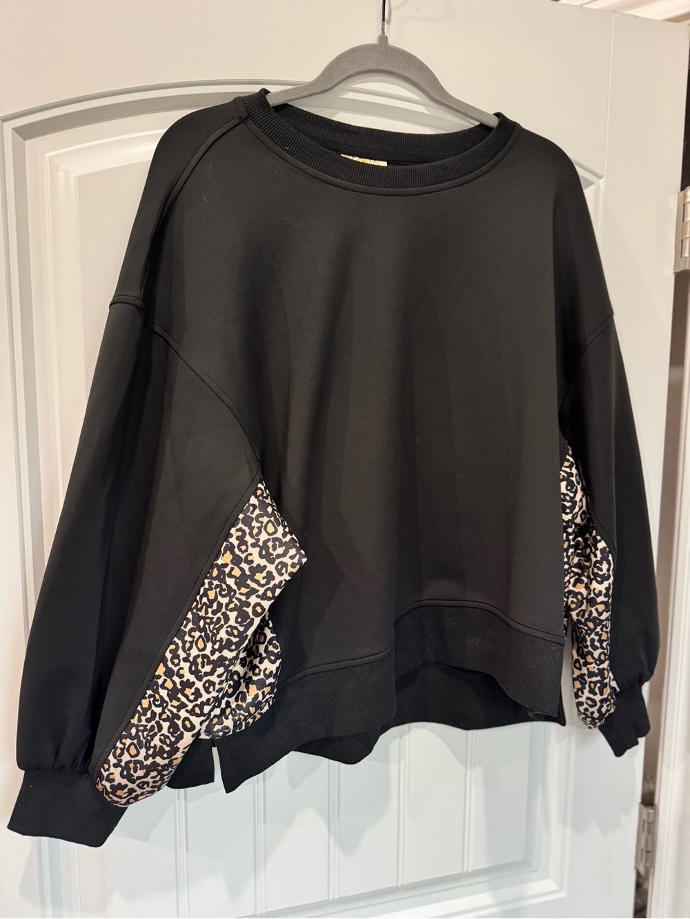 SSYS The Label Black Leopard Sleeve Pullover Sweatshirt Womens Large